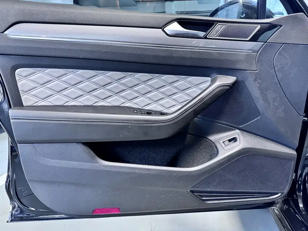 Magotan 2023 2 million commemorative edition 330TSI DSG leading model купить на сайте DeffCars