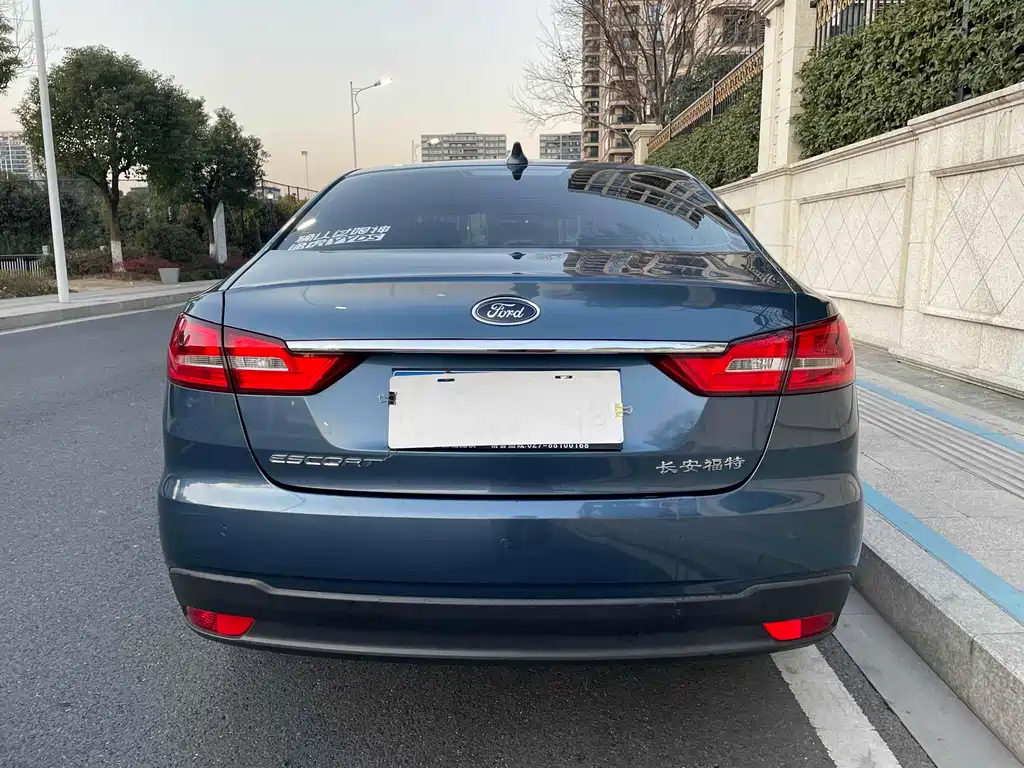 Escort 2019 facelift 1.5L automatic quality model (tire pressure monitoring) National VI купить на сайте DeffCars