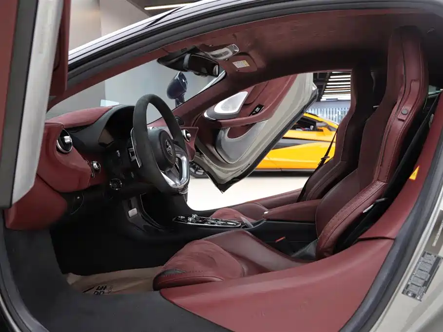 McLaren GT 2019 4.0T standard model купить на сайте DeffCars
