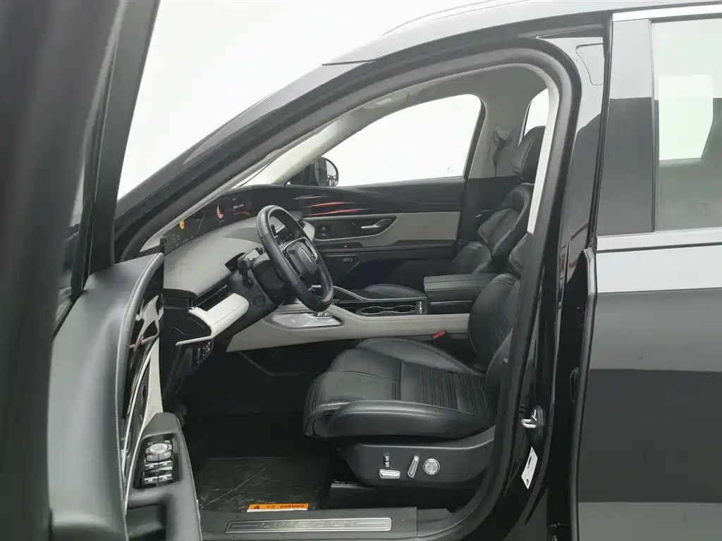 Voyager 2023 2.0T four-wheel drive Zunrui version купить на сайте DeffCars