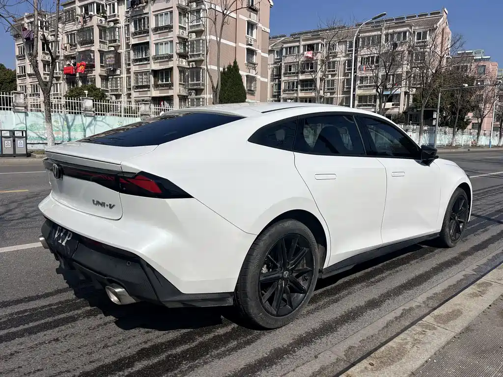 Changan UNI-V 2023 1.5T exclusive model купить на сайте DeffCars