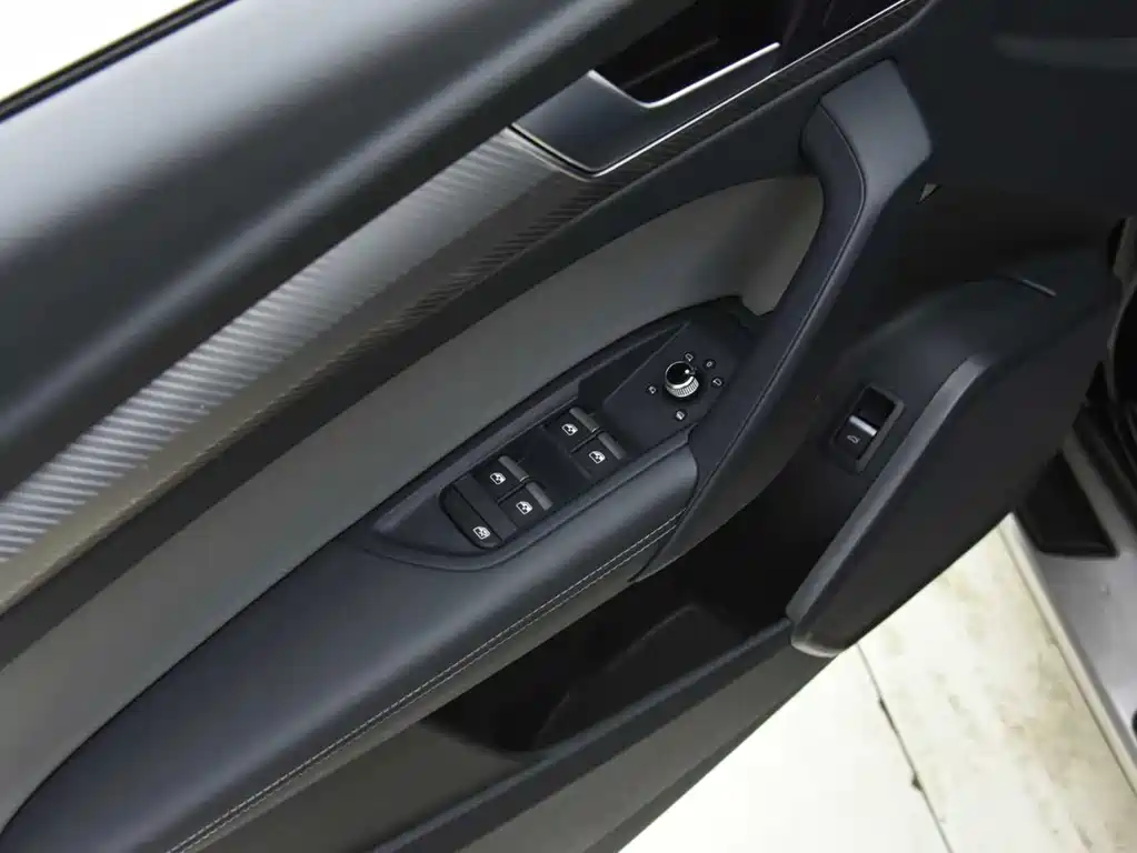 Audi Q5L 2018 45 TFSI Exclusive Fashion Model National V купить на сайте DeffCars