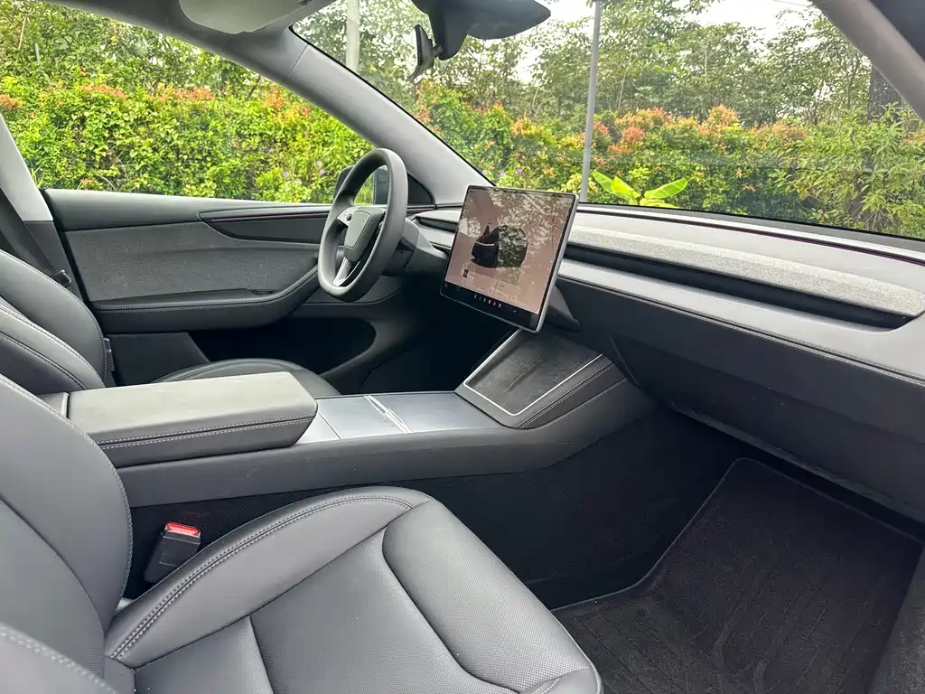 Model Y 2025 rear-wheel drive version купить на сайте DeffCars