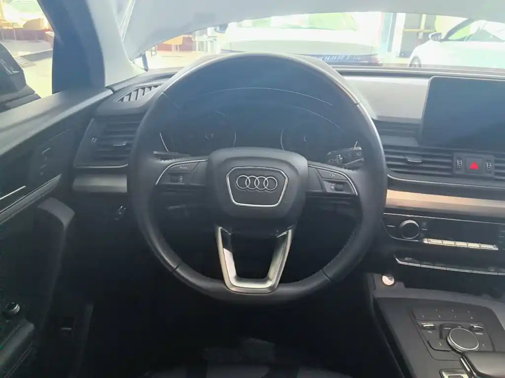 The Audi Q5L 2020 40 TFSI is an enterprising model купить на сайте DeffCars