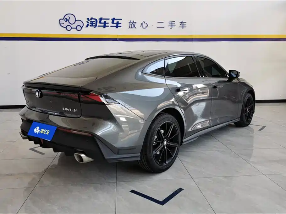 Changan UNI-V 2023 1.5T premium model купить на сайте DeffCars