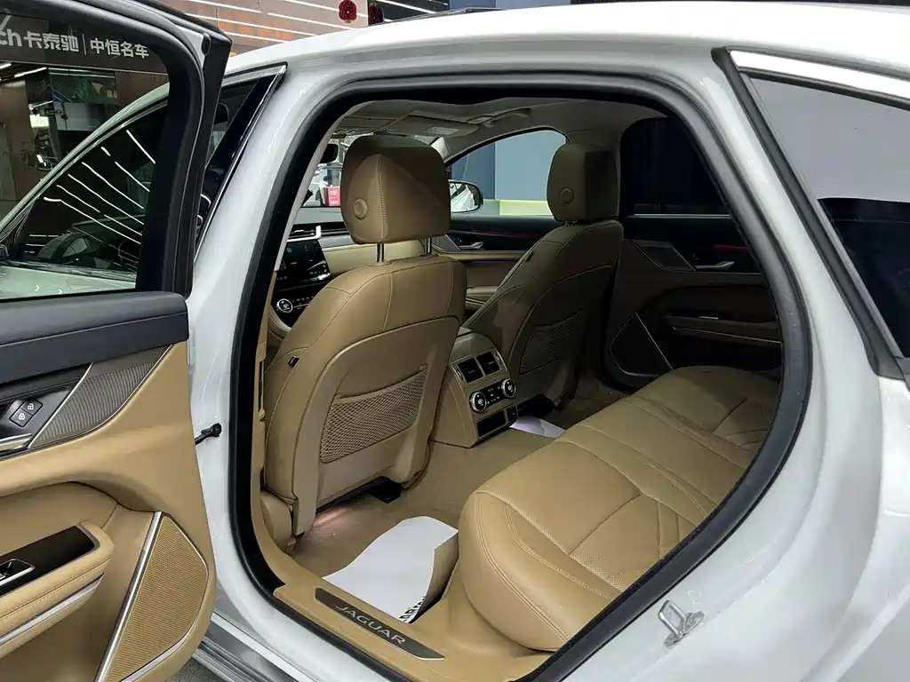 Jaguar XFL 2022 XFL 2.0T P250 two-wheel drive exclusive luxury version купить на сайте DeffCars