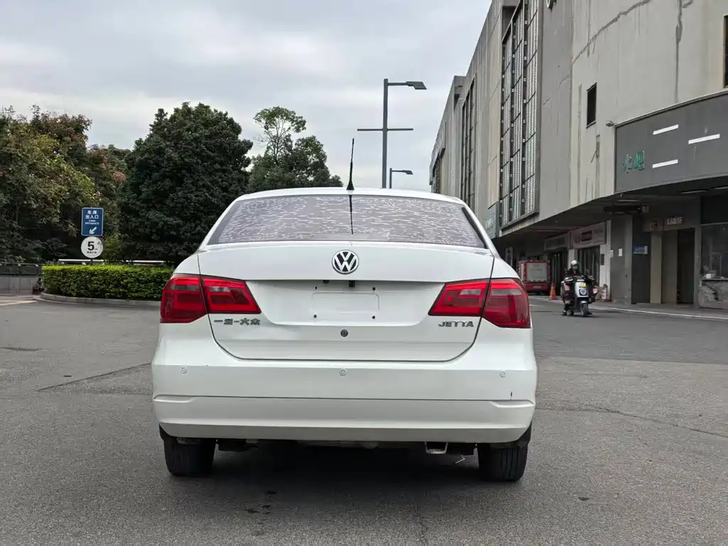 Jetta 2013 1.6L manual fashion model купить на сайте DeffCars