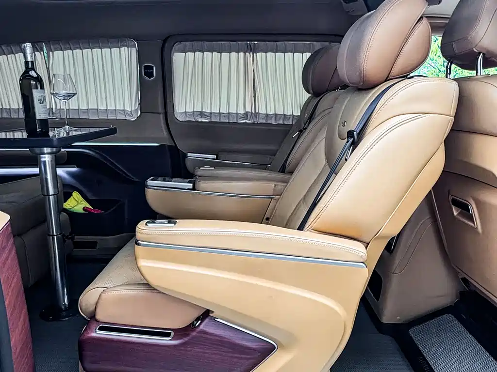 Mercedes-Benz V-Class 2022 V 260 L Long Wheelbase Luxury Edition купить на сайте DeffCars