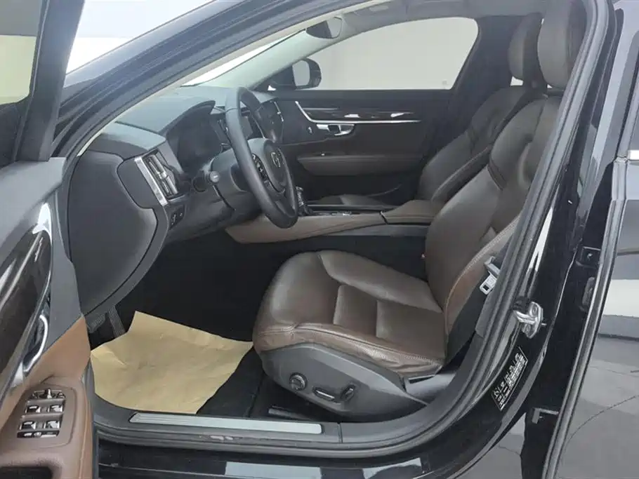 Volvo S90 2018 T4 Zhiyuan Edition купить на сайте DeffCars