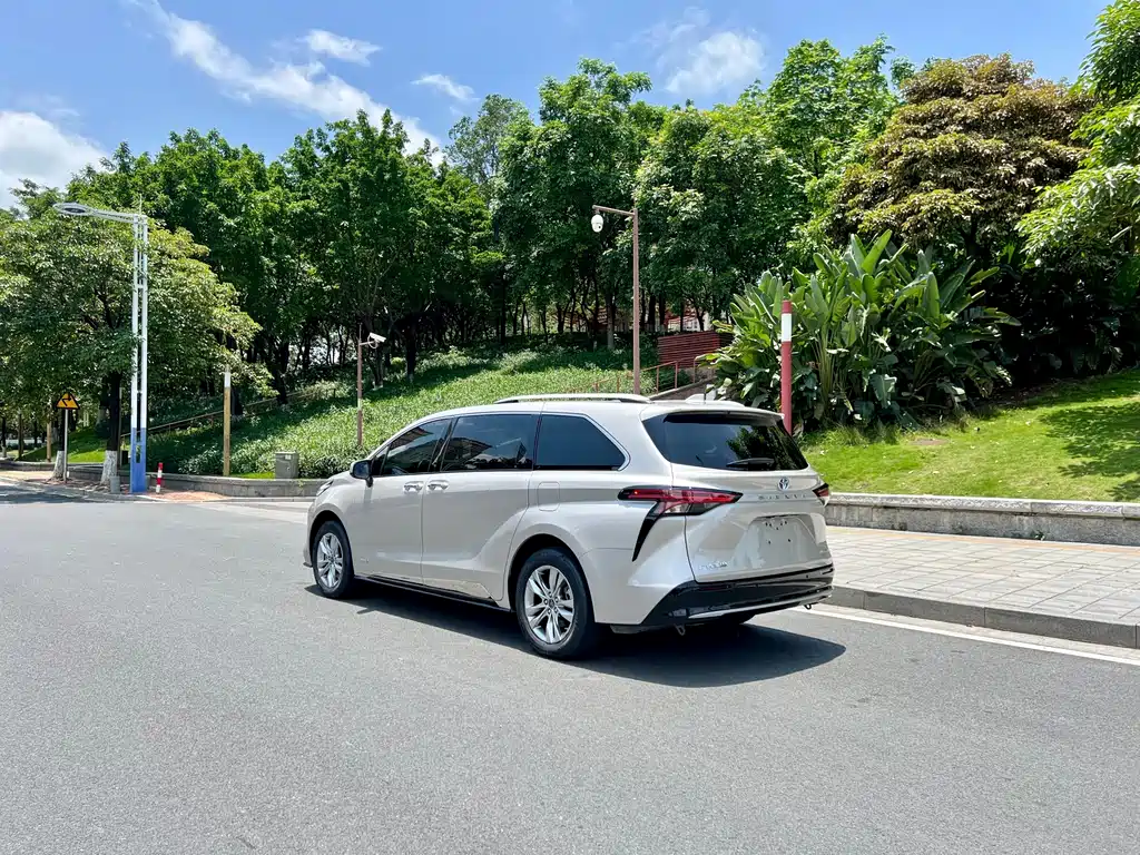 SIENNA 2021 2.5L Hybrid Extreme Edition купить на сайте DeffCars