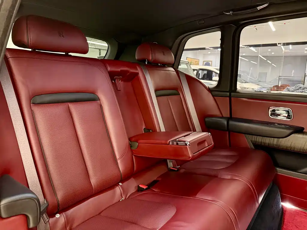 Cullinan 2018 five-seater version купить на сайте DeffCars