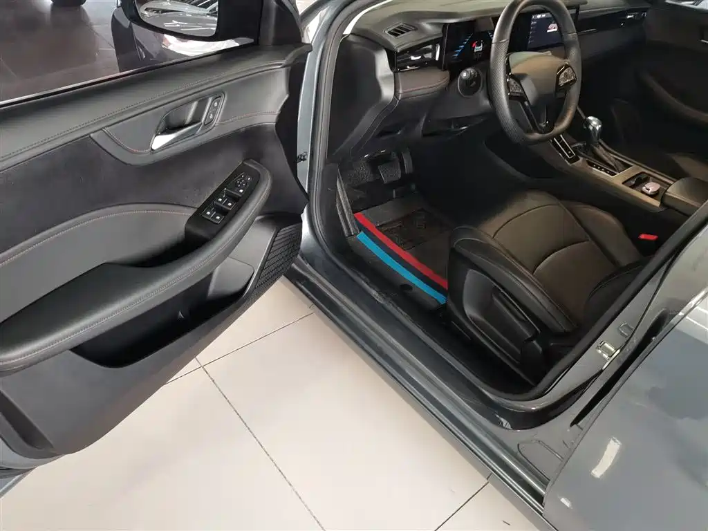 Roewe i5 2023 1.5L CVT Premium Edition купить на сайте DeffCars