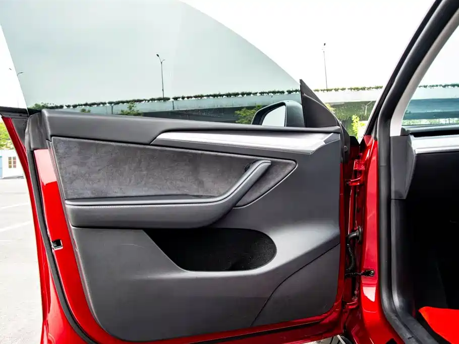 Model Y 2024 rear-wheel drive version купить на сайте DeffCars