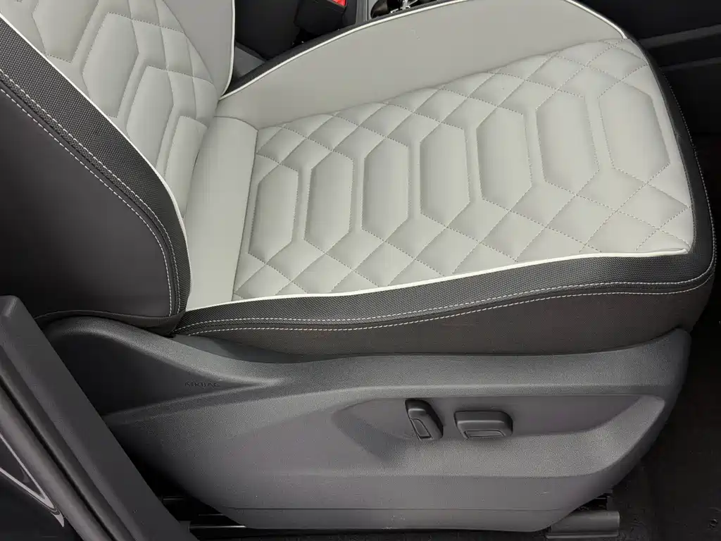 Tyron 2023 280TSI Deluxe Plus Advanced Edition купить на сайте DeffCars