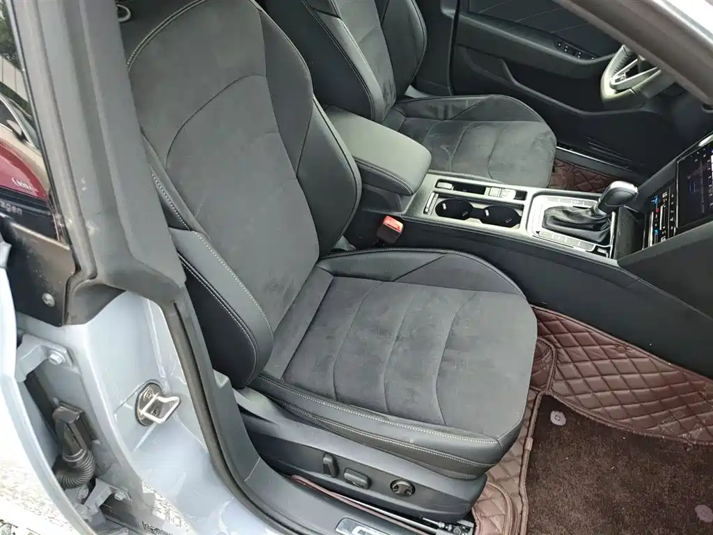 FAW-Volkswagen CC 2025 facelift 330TSI dazzling public model купить на сайте DeffCars