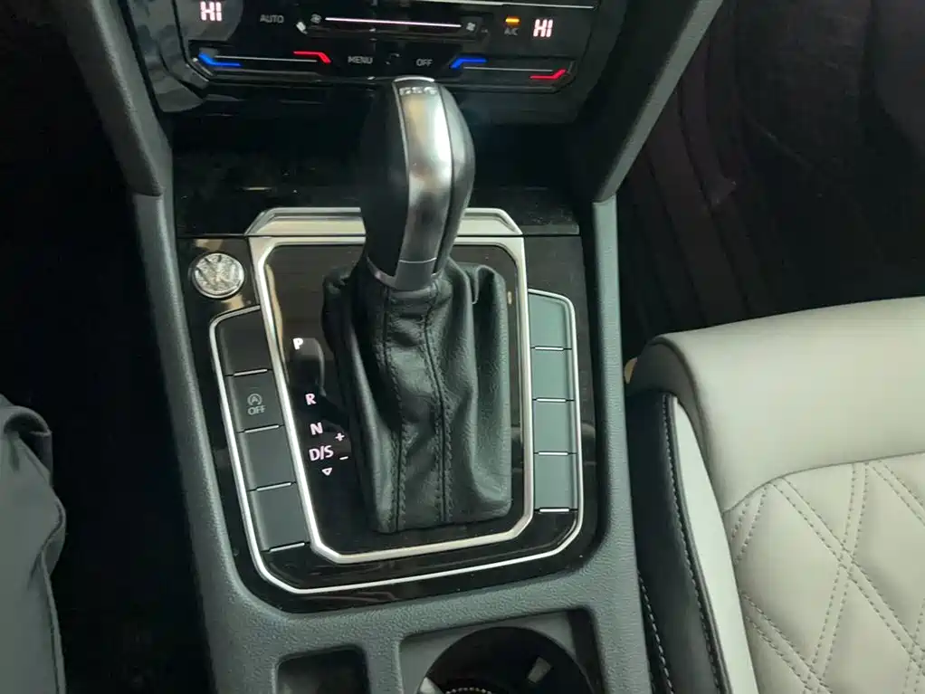 Magotan 2023 2 million commemorative edition 330TSI DSG leading model купить на сайте DeffCars