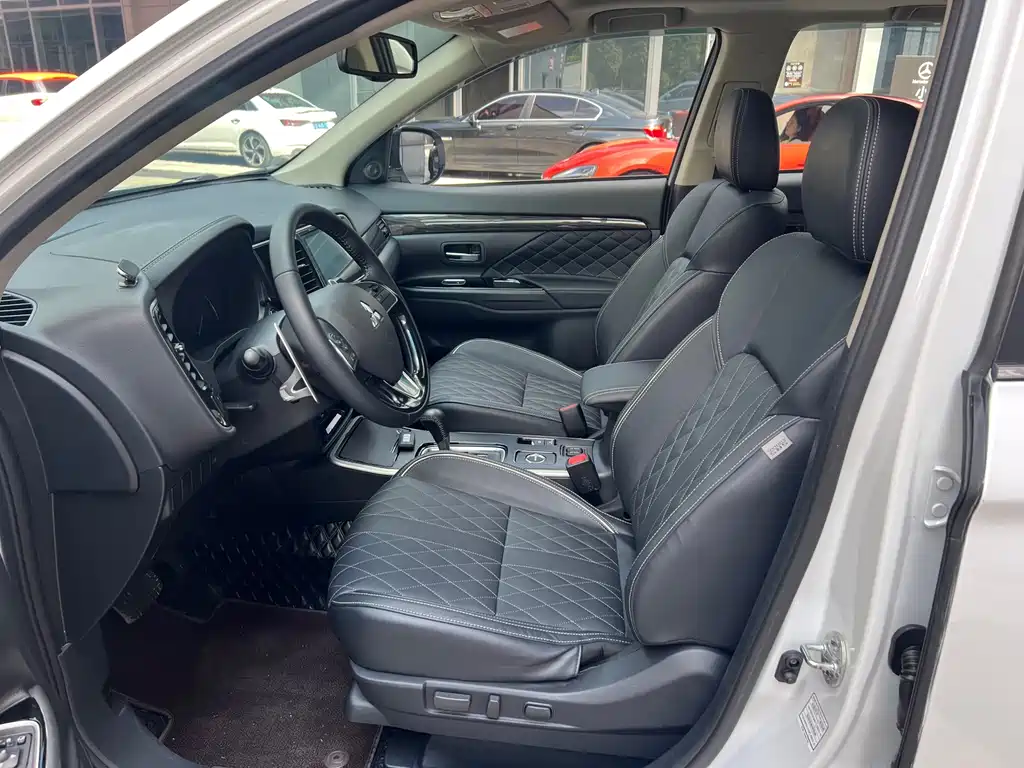 Outlander 2020 2.4L 4WD Exclusive Edition 5-seater купить на сайте DeffCars