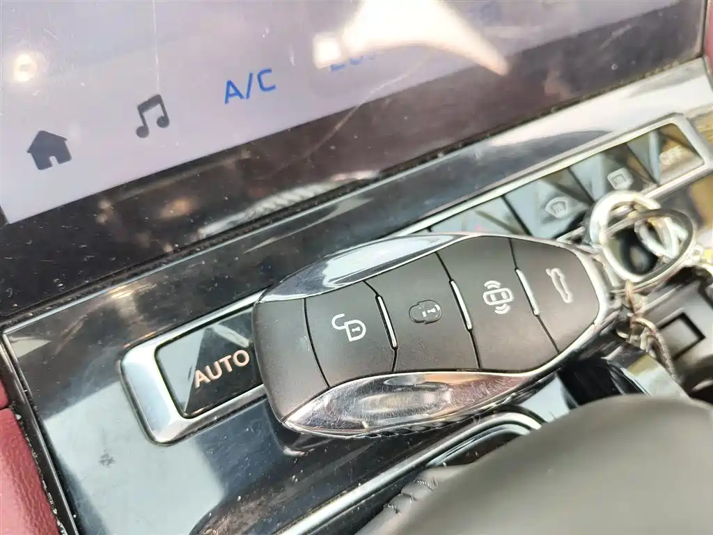 Hongqi H5 2024 2.0T Automatic Zhilianqichang Edition купить на сайте DeffCars