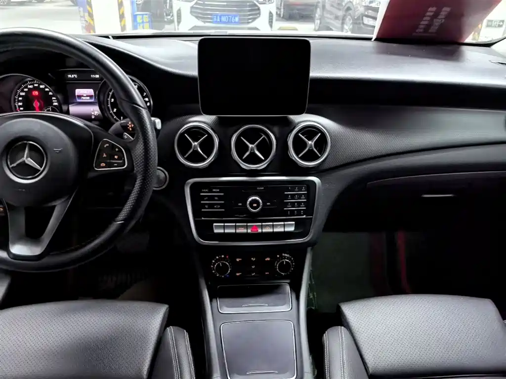 Mercedes-Benz GLA 2018 GLA 200 Dynamic купить на сайте DeffCars