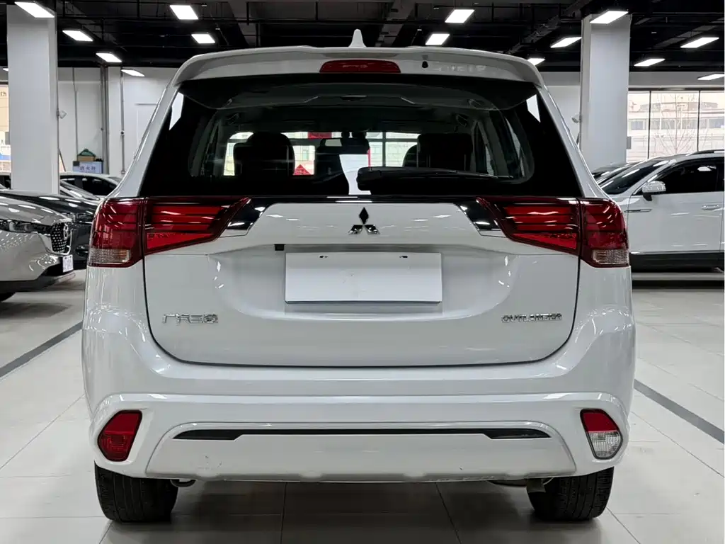 Outlander 2021 facelift 2.0L 2WD Enjoy Edition 5 seats купить на сайте DeffCars