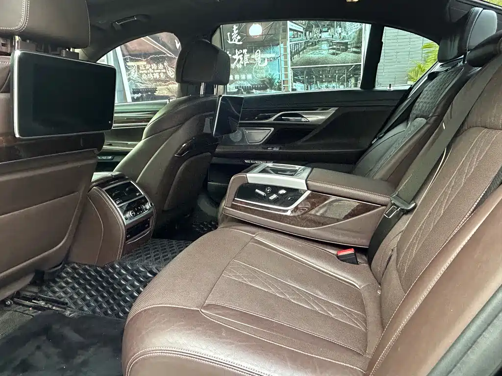 BMW 7 Series 2017 740Li xDrive Luxury купить на сайте DeffCars