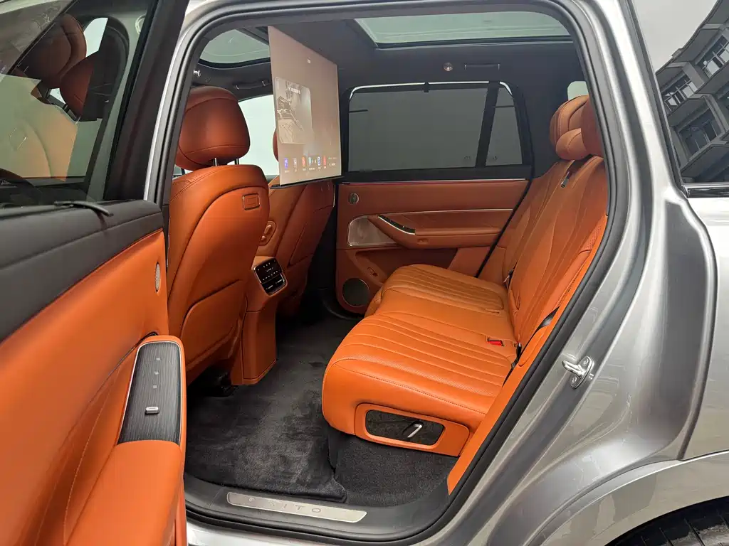 Wenjie M8 2025 extended range Ultra version 53.4kWh 5-seater version купить на сайте DeffCars