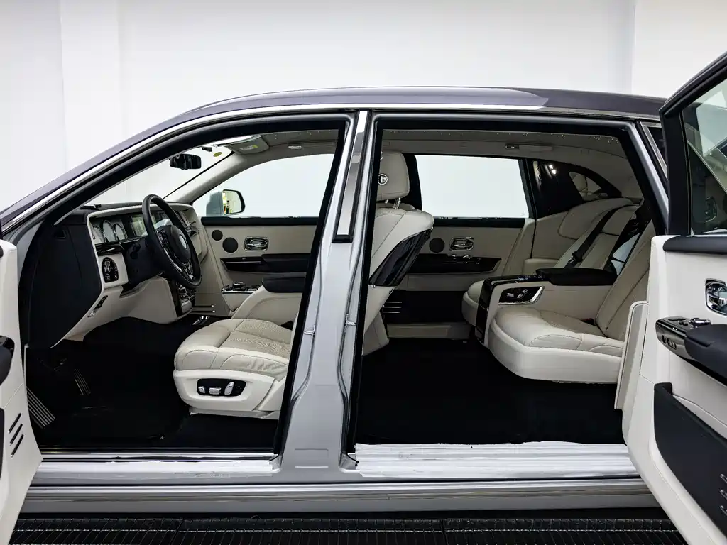 Phantom 2018 6.7T long wheelbase version купить на сайте DeffCars