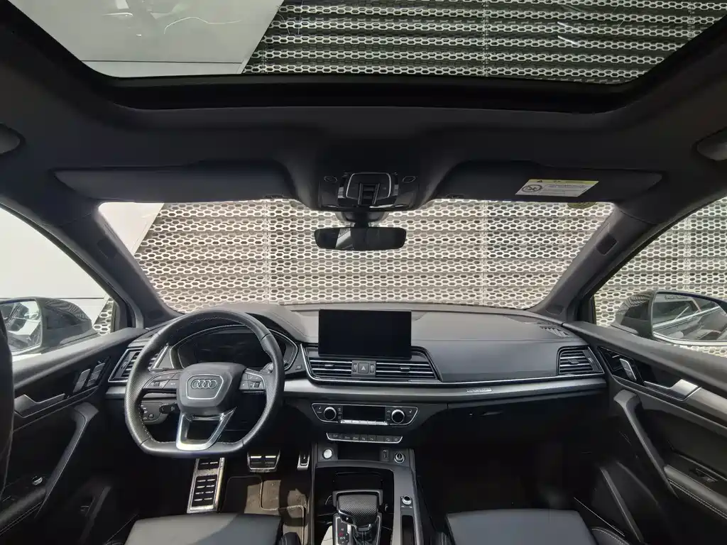 Audi Q5L 2025 45th Anniversary Collector's Edition 45 TFSI Luxurious and Dynamic купить на сайте DeffCars