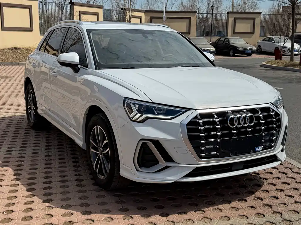 Audi Q3 2022 35 TFSI Fashionable and Dynamic купить на сайте DeffCars