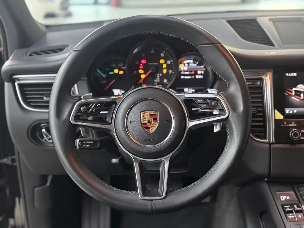 Macan 2017 Macan 2.0T купить на сайте DeffCars