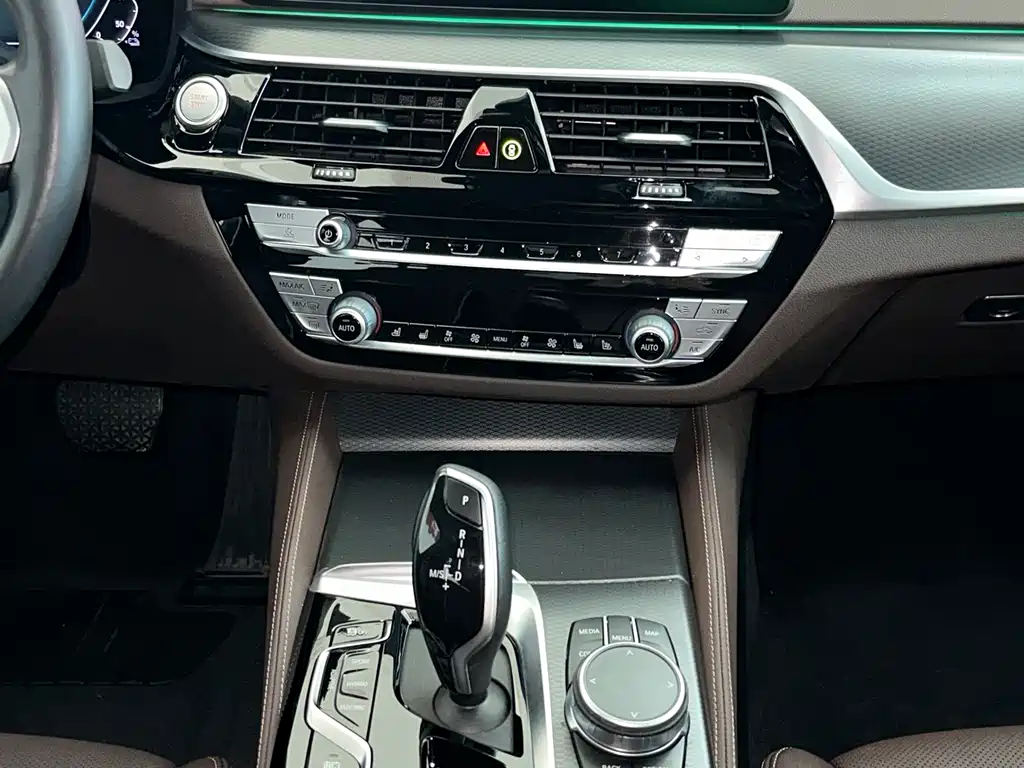 BMW 5 Series New Energy 2022 535Le Pioneer Edition M Sports Package купить на сайте DeffCars