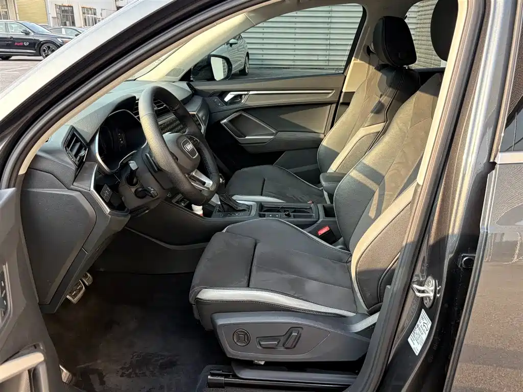 Audi Q3 2023 40 TFSI Fashionable and Dynamic купить на сайте DeffCars