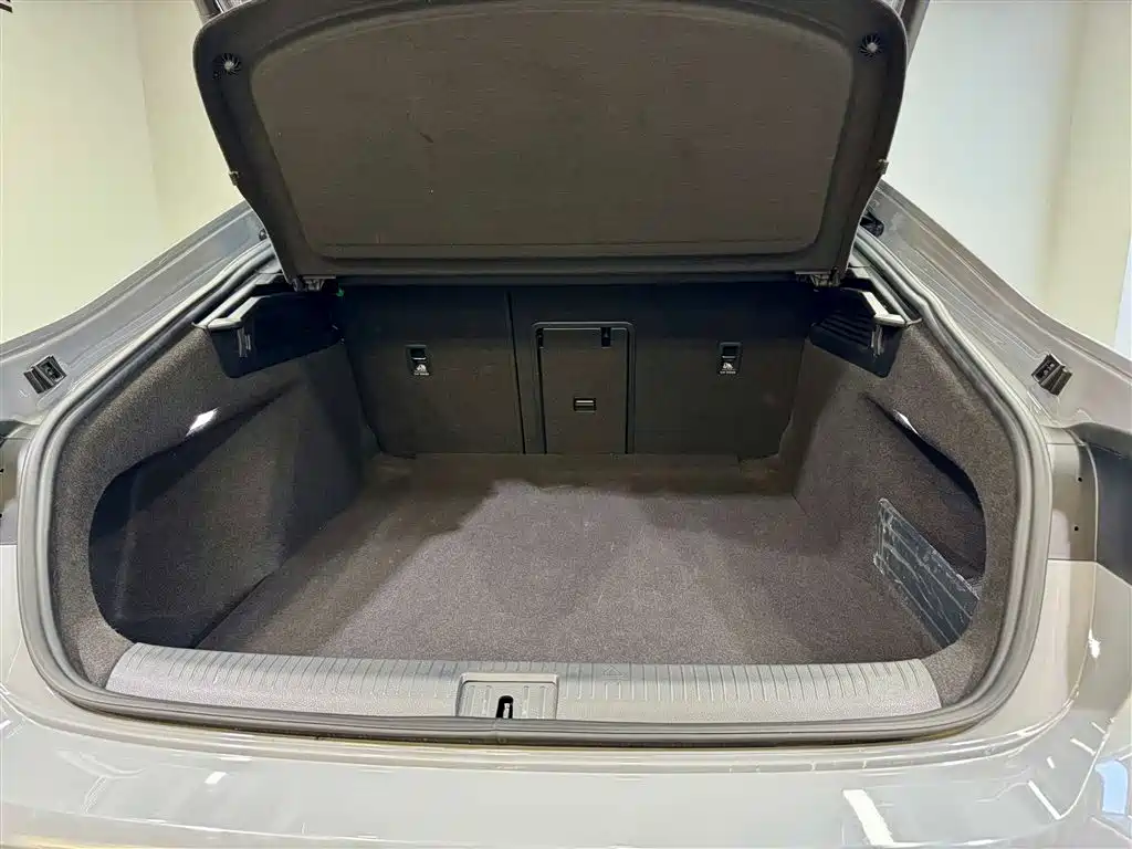 FAW-Volkswagen CC 2024 380TSI eye-catching version купить на сайте DeffCars