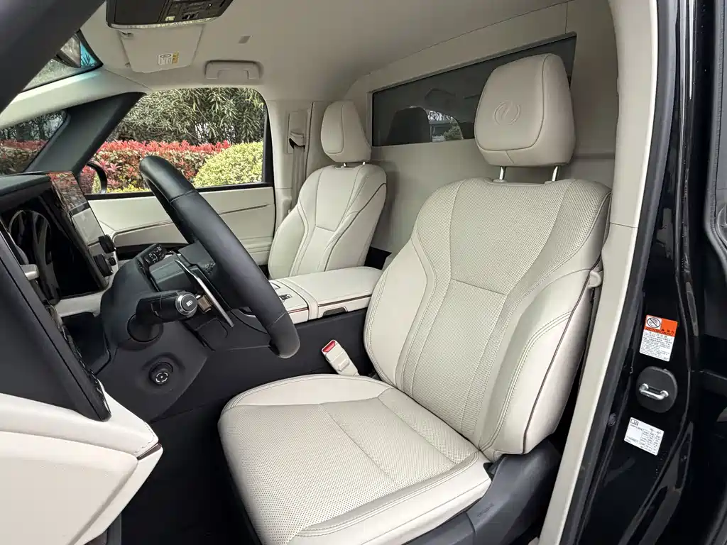 Lexus LM 2025 500h four-seat Royal Edition купить на сайте DeffCars