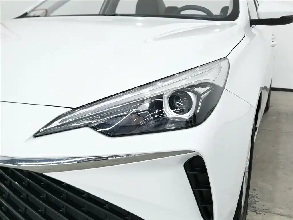 Roewe i5 2023 1.5L CVT Deluxe Edition купить на сайте DeffCars