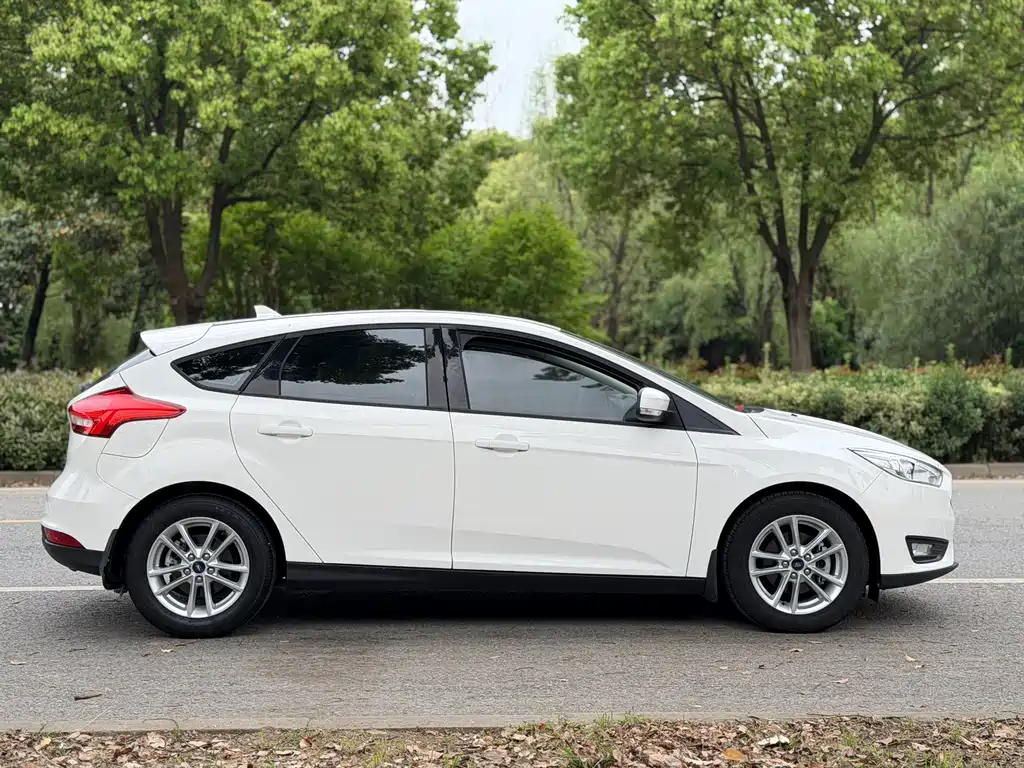 Focus 2018 hatchback classic 1.6L automatic stylish smart mobility version купить на сайте DeffCars
