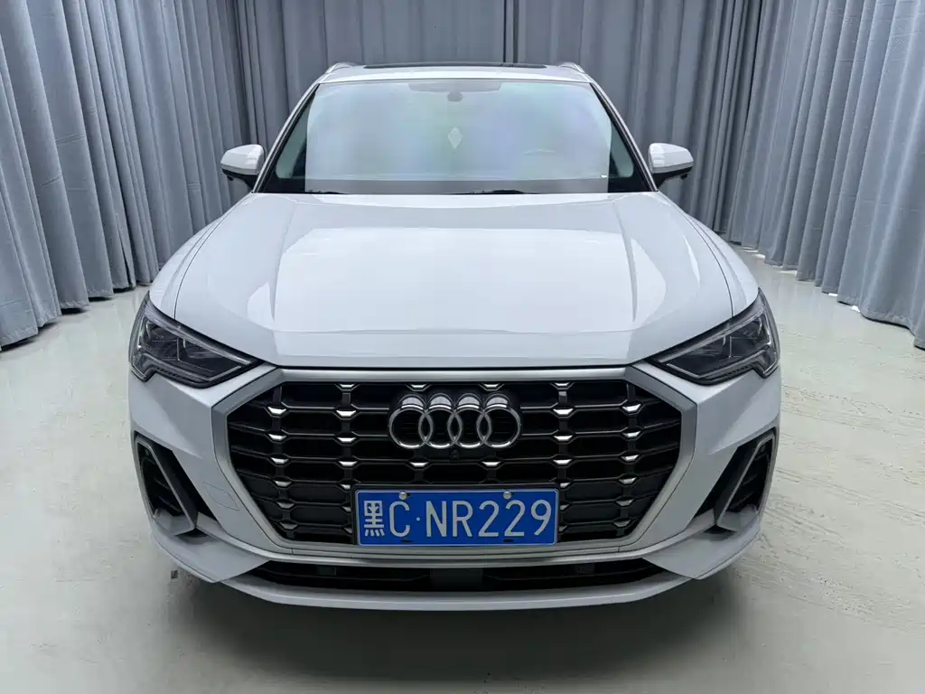 Audi Q3 2023 35 TFSI Stylish Dynamic (1.4T) купить на сайте DeffCars