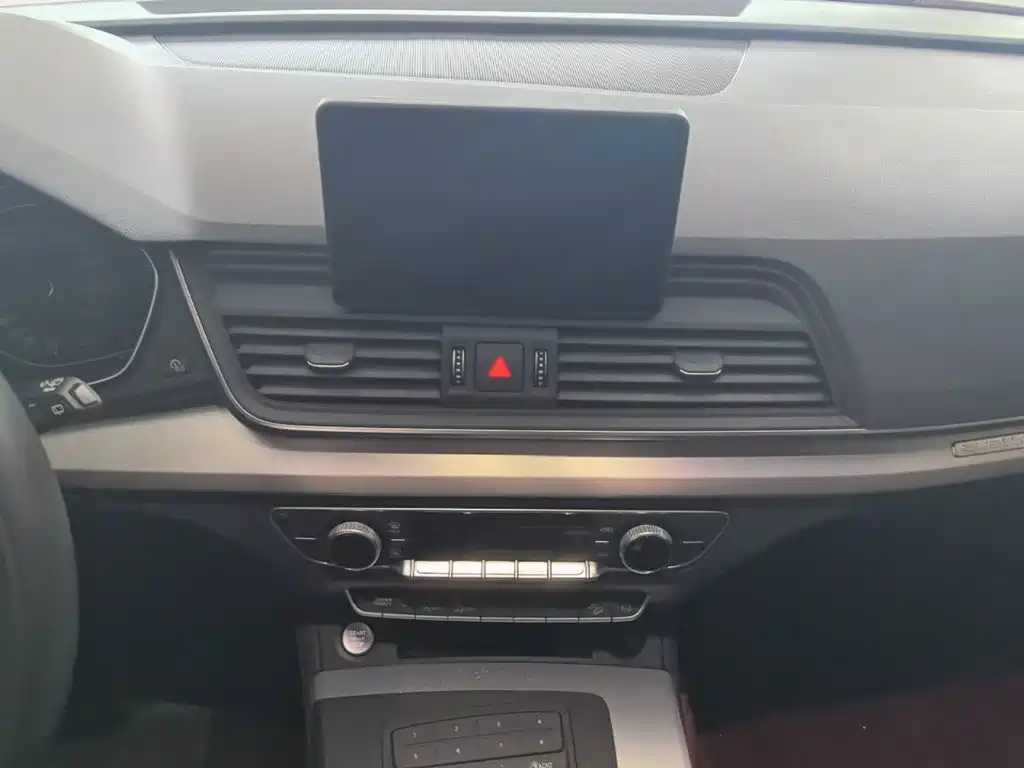 The Audi Q5L 2020 40 TFSI is an enterprising model купить на сайте DeffCars