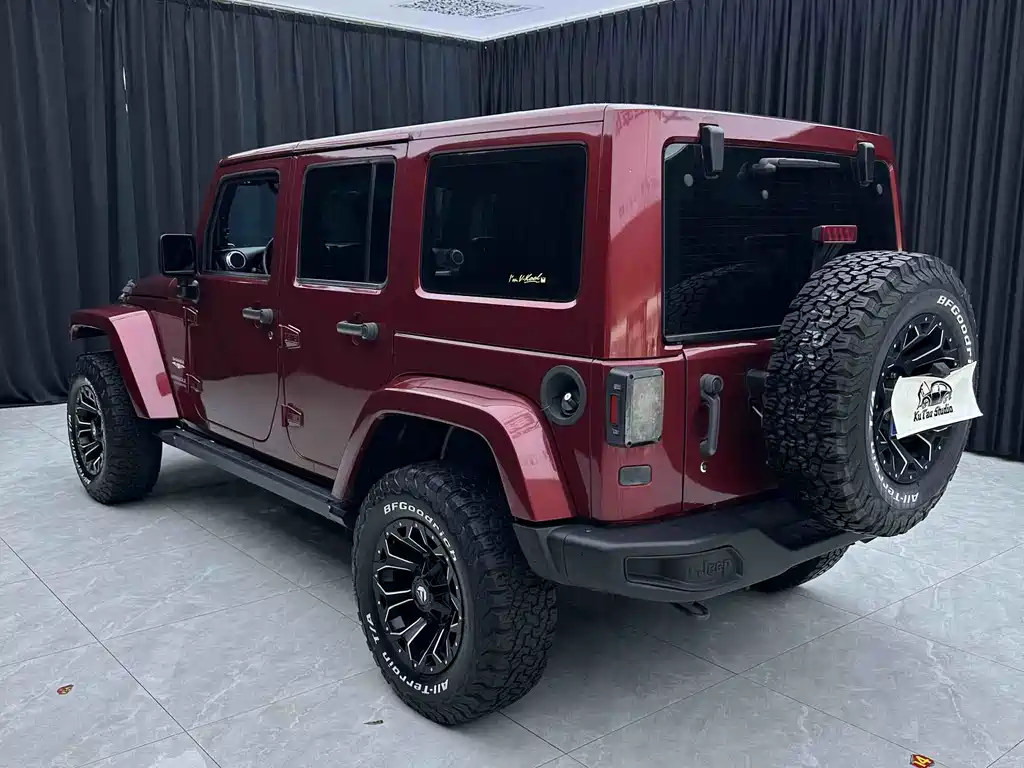 Wrangler 2012 3.6L Sahara four-door version купить на сайте DeffCars