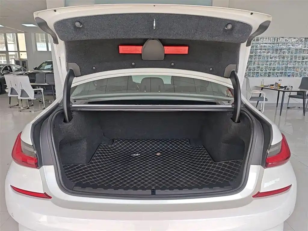 BMW 3 Series 2022 facelift 320Li M Sports Package купить на сайте DeffCars