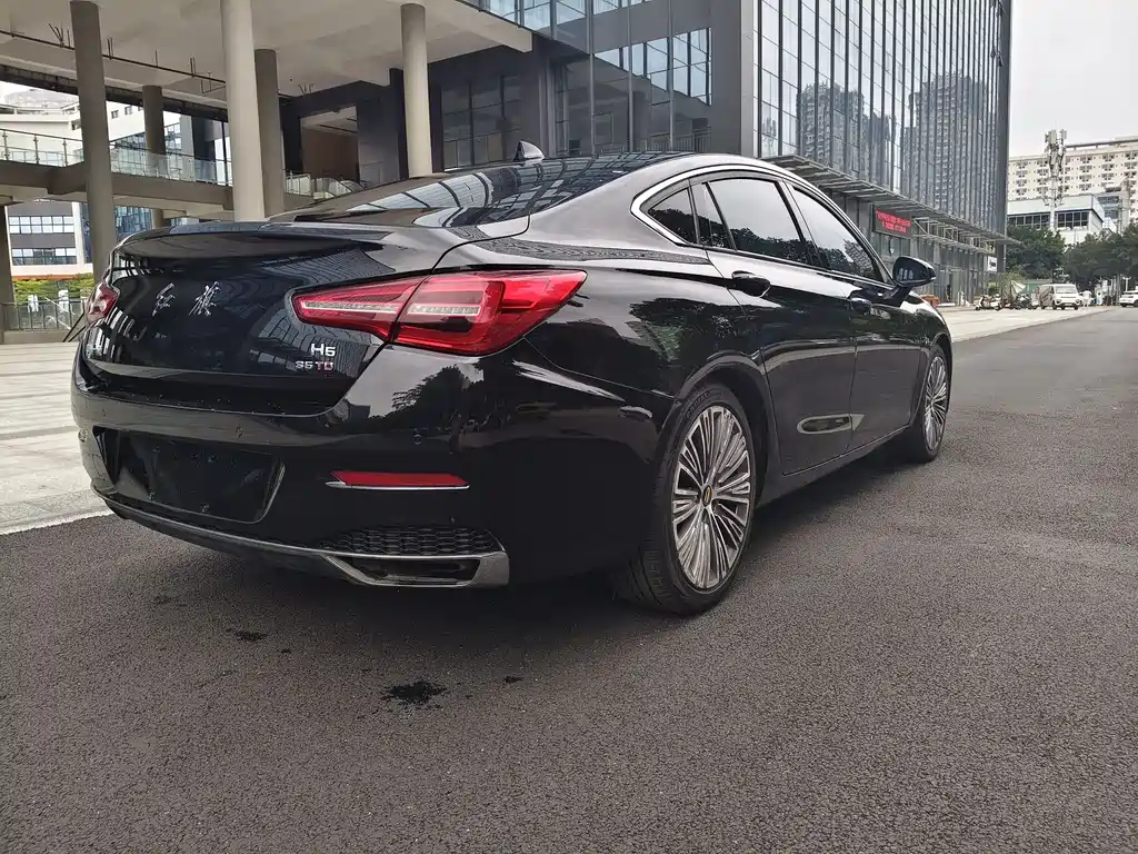 Hongqi H5 2022 Classic 1.8T Automatic Intelligent Connected Flag Rhyme Edition купить на сайте DeffCars