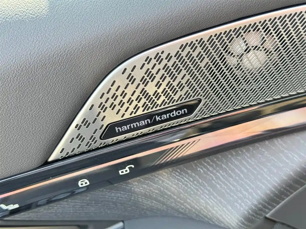 BMW 5 Series 2024 530Li Leading Luxury Package купить на сайте DeffCars
