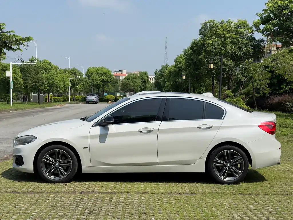 BMW 1 Series 2017 118i Sports купить на сайте DeffCars