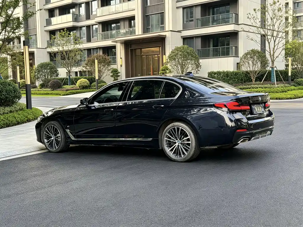BMW 5 Series 2023 530Li Leading M Sports Package купить на сайте DeffCars