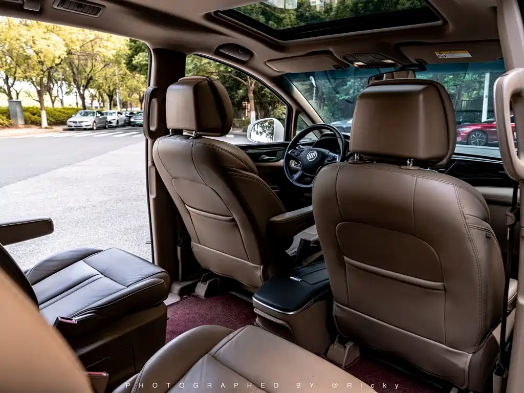Buick GL8 2018 ES 28T Exclusive Type National VI купить на сайте DeffCars