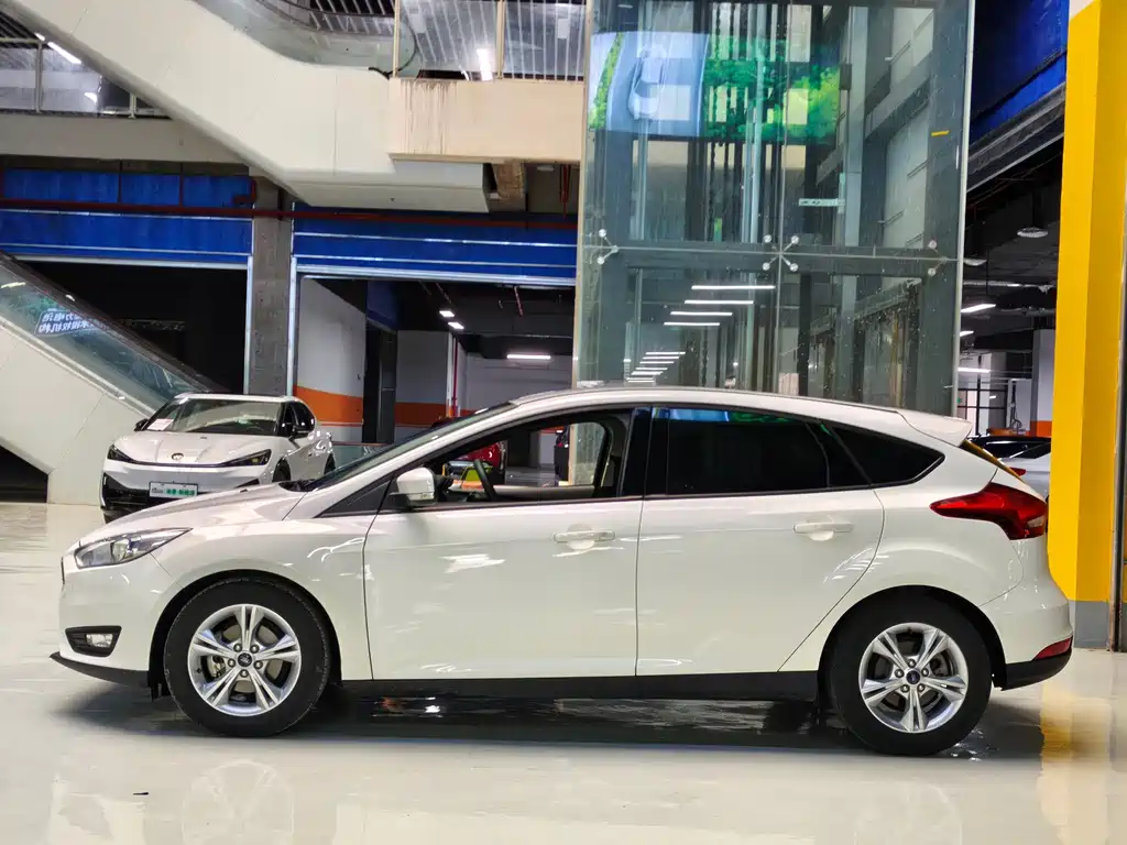 Focus 2017 Hatchback 1.6L Automatic Comfort Senova Zhixing Edition купить на сайте DeffCars