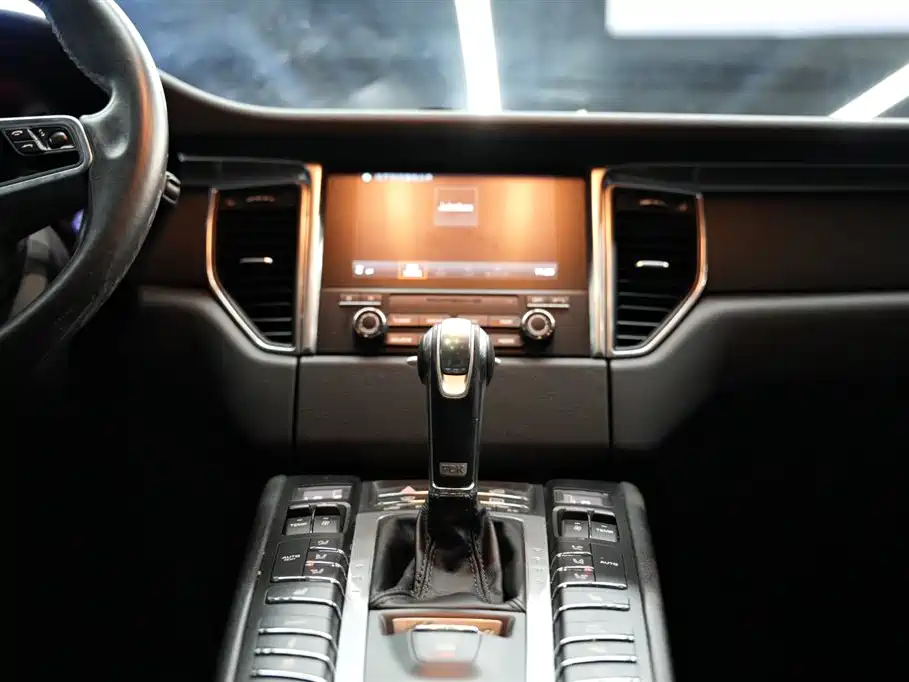 Macan 2017 Macan 2.0T купить на сайте DeffCars