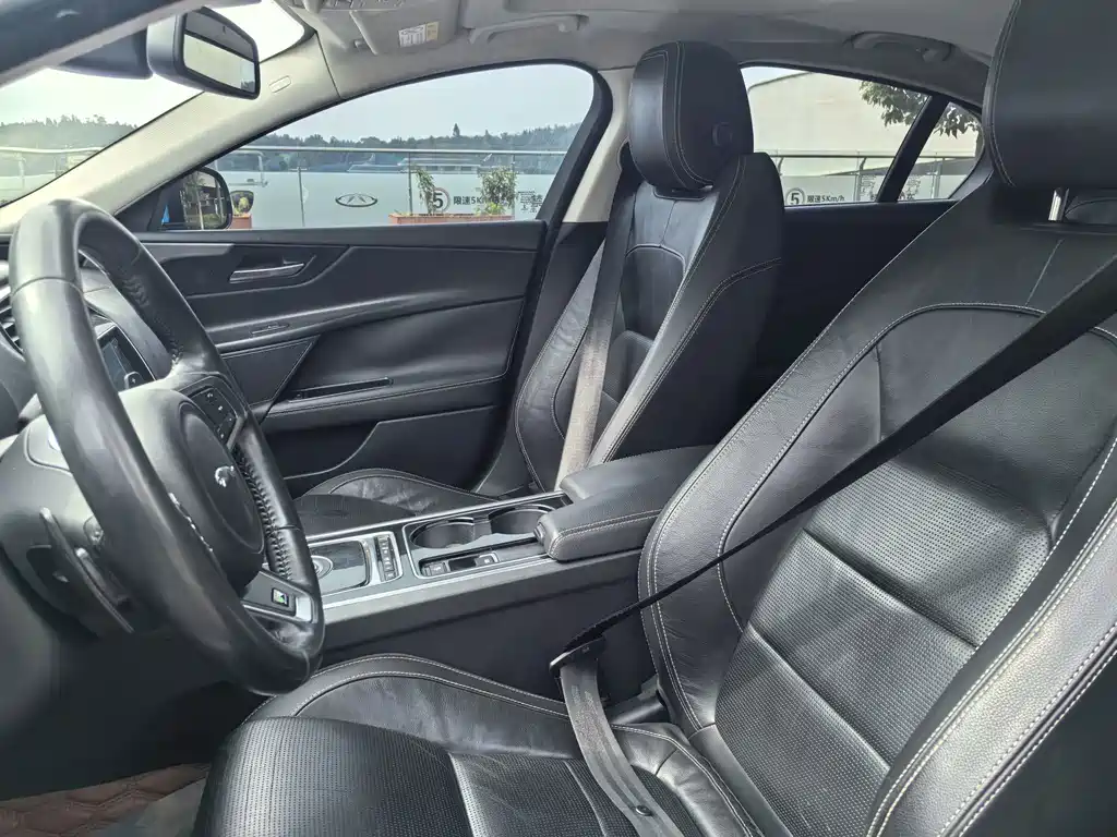 Jaguar XE 2015款 2.0T 200PS R-Sport купить на сайте DeffCars