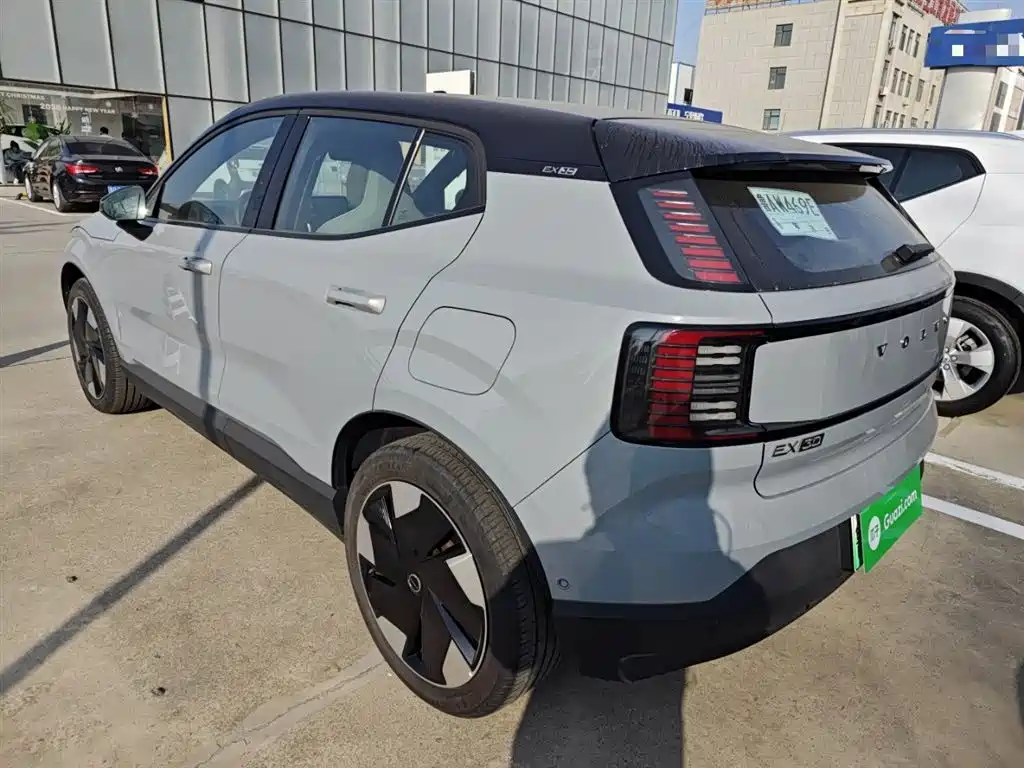 Volvo EX30 2025 rear-wheel drive long-range version Ultra купить на сайте DeffCars