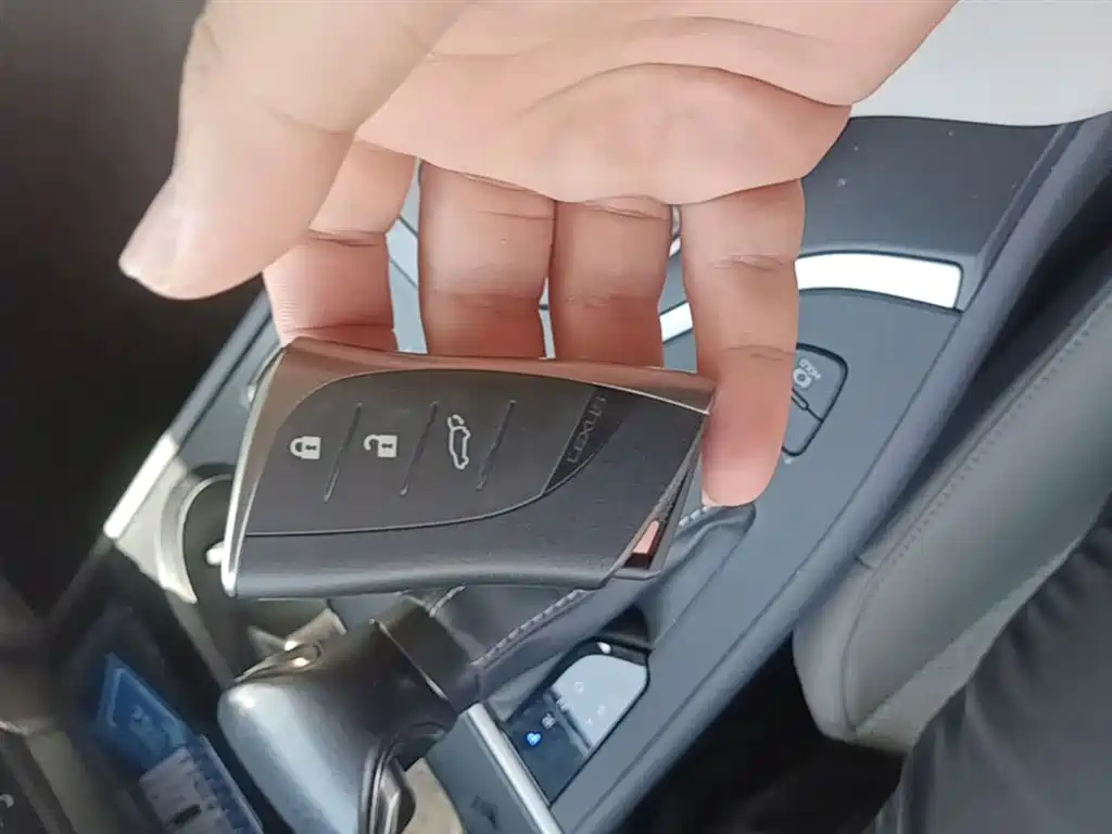Lexus UX 2020 260h Discovery Edition купить на сайте DeffCars